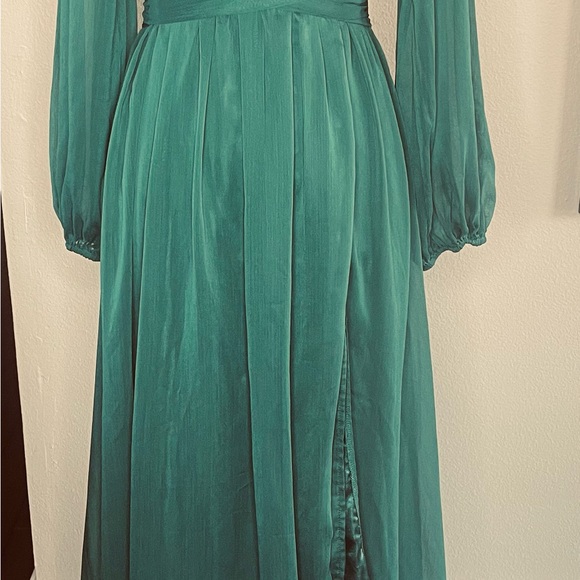 LULU’S Emerald Green XS Sheer Long Sleeves Gown. Elegant/Sophisticated Formal - Picture 3 of 15